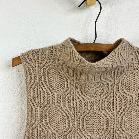 St John Honeycomb Cashmere Sleevless Turtleneck Sweater - Picture 2 of 5